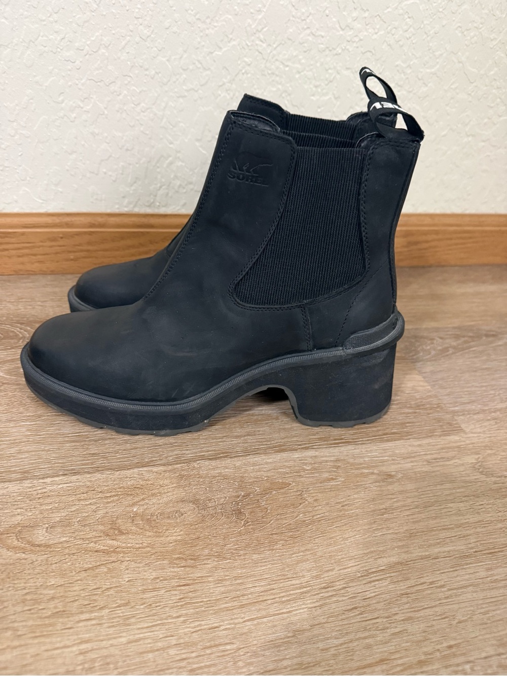 Sorel Black Hi-Line Heel Chelsea Leather Boot Women’s Size 10 Chunky Lug Sole